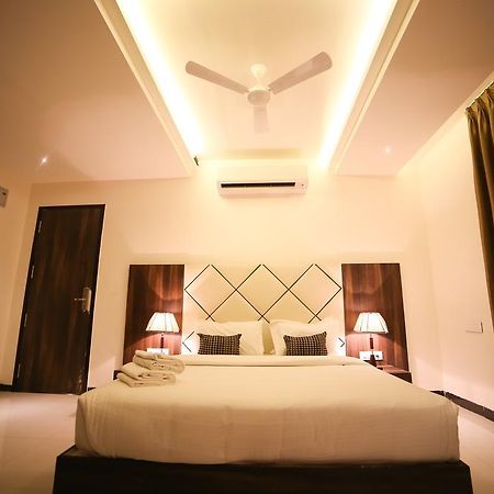 Meghdoot Hotel & Resort Уджайн Екстериор снимка
