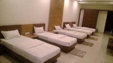 Meghdoot Hotel & Resort Уджайн Екстериор снимка