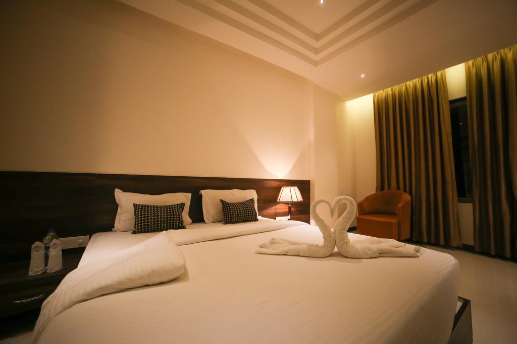 Meghdoot Hotel & Resort Уджайн Екстериор снимка
