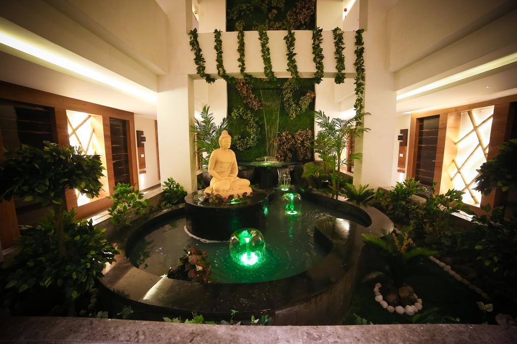 Meghdoot Hotel & Resort Уджайн Екстериор снимка
